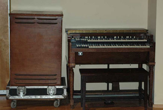 Hammond Organ and Leslie Speaker
